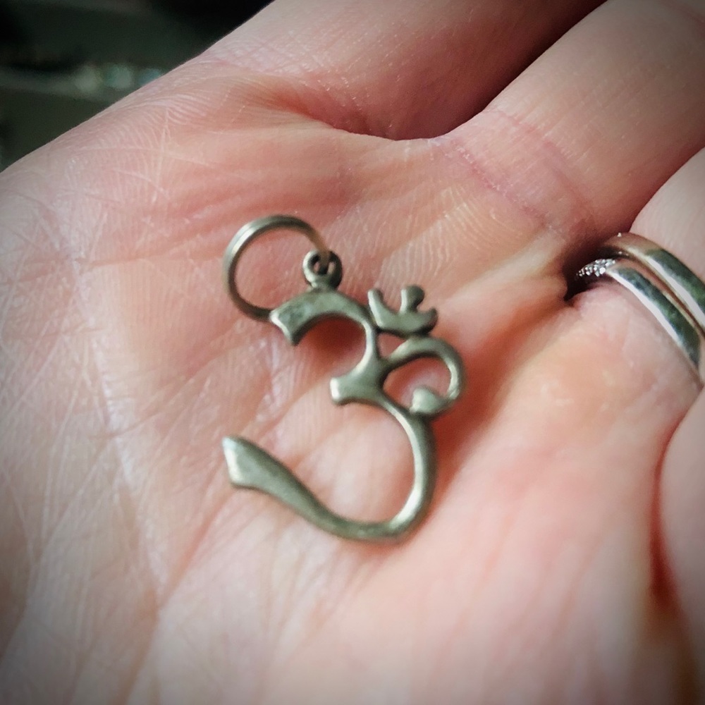 Om symbol Charm 🕉